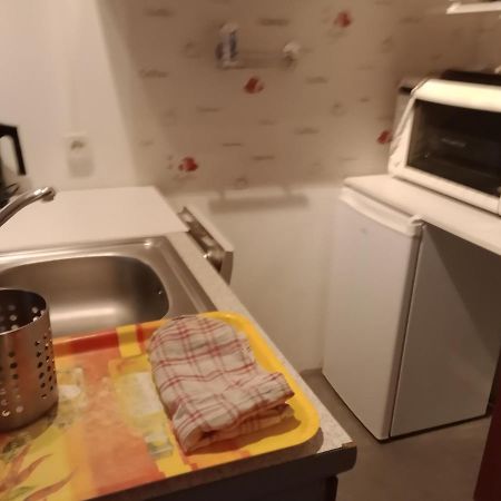 895 Alexis Jaubert Apartment Saint-Pantaléon-de-Larche Екстериор снимка