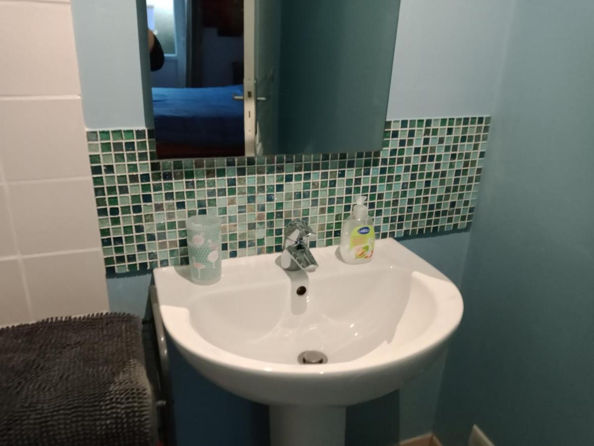 895 Alexis Jaubert Apartment Saint-Pantaléon-de-Larche Екстериор снимка