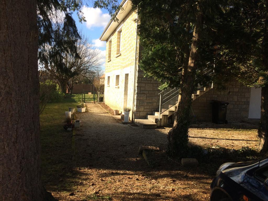 895 Alexis Jaubert Apartment Saint-Pantaléon-de-Larche Екстериор снимка