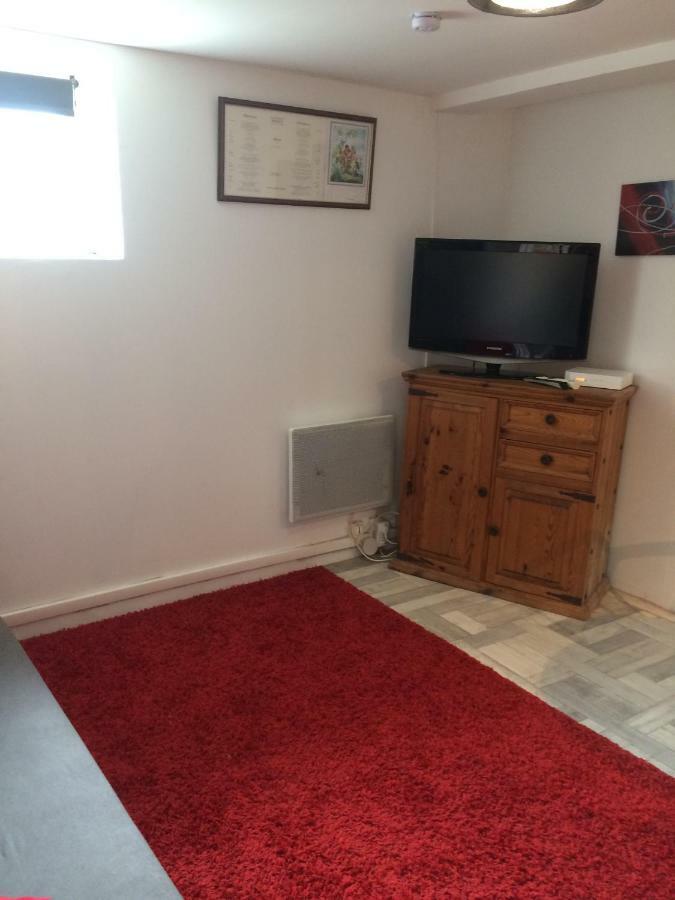 895 Alexis Jaubert Apartment Saint-Pantaléon-de-Larche Екстериор снимка