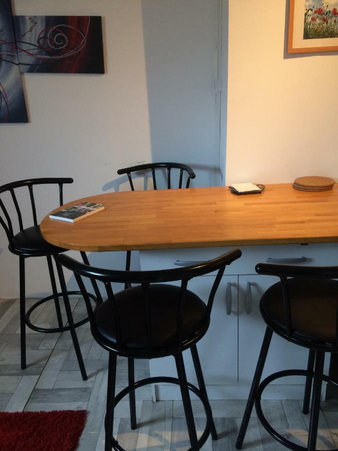 895 Alexis Jaubert Apartment Saint-Pantaléon-de-Larche Екстериор снимка
